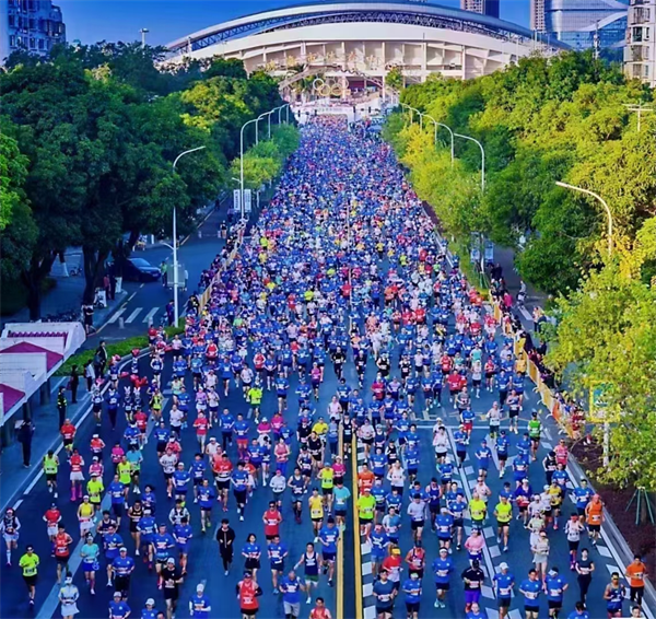 Hi-Q-ryhmä juoksee yhdessä Zhuhai-maratonilla